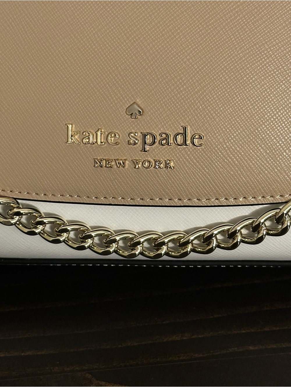 New with Tag! Kate Spade Carson Saffiano Lea Crossbody in Taupe, White & Black - Picture 5 of 13
